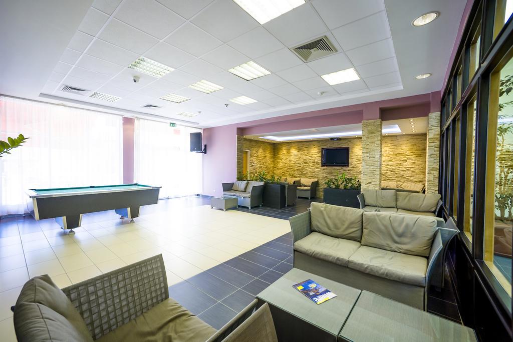 Ceu Konferencia Koezpont Hotell Budapest Exteriör bild