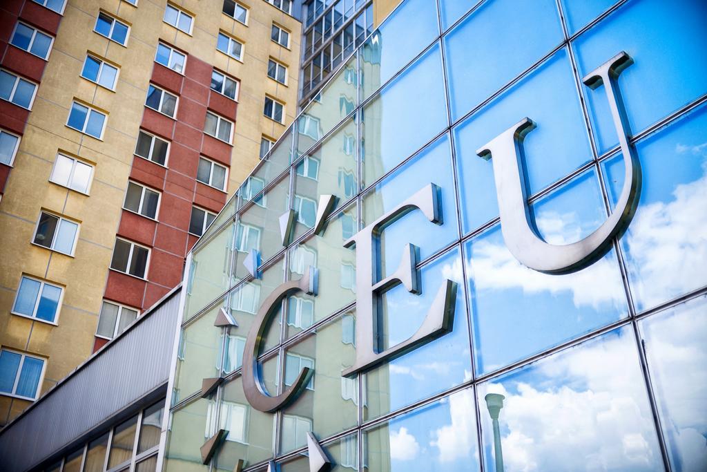 Ceu Konferencia Koezpont Hotell Budapest Exteriör bild
